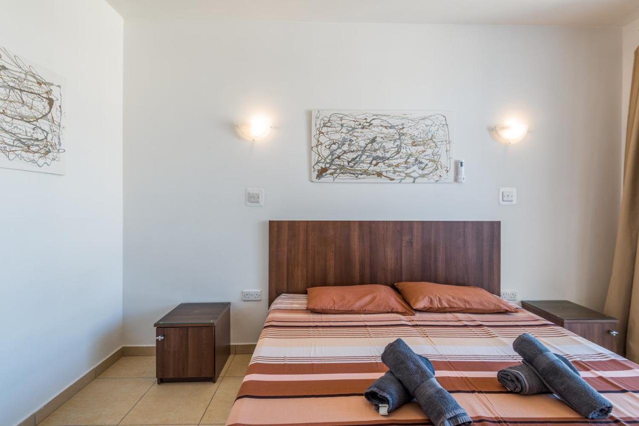Seashells 2 Bedroom Apartments With Terrace, Just Off The Bugibba Promenade - By Getwaysmalta St. Paul's Bay Exterior photo