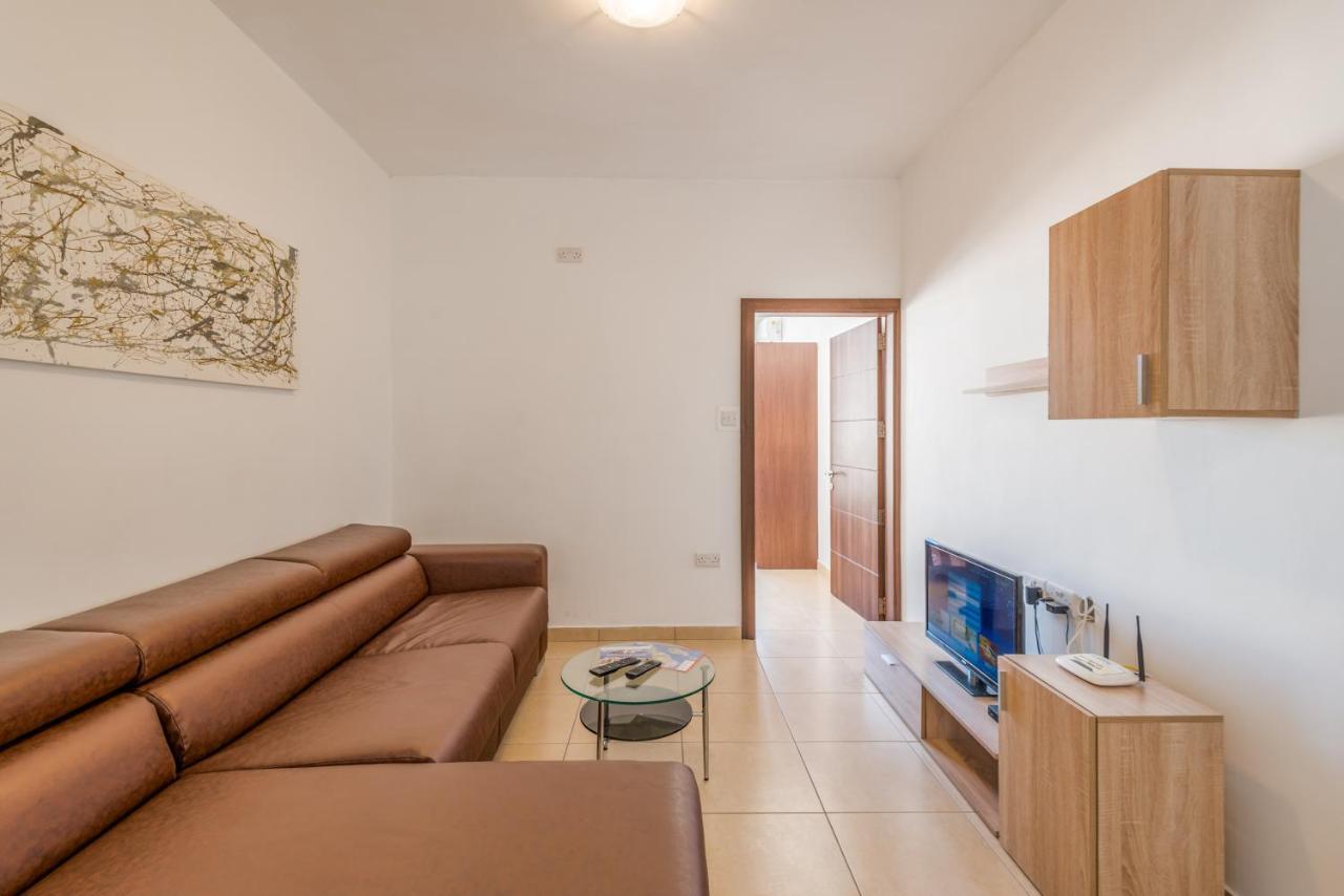 Seashells 2 Bedroom Apartments With Terrace, Just Off The Bugibba Promenade - By Getwaysmalta St. Paul's Bay Exterior photo