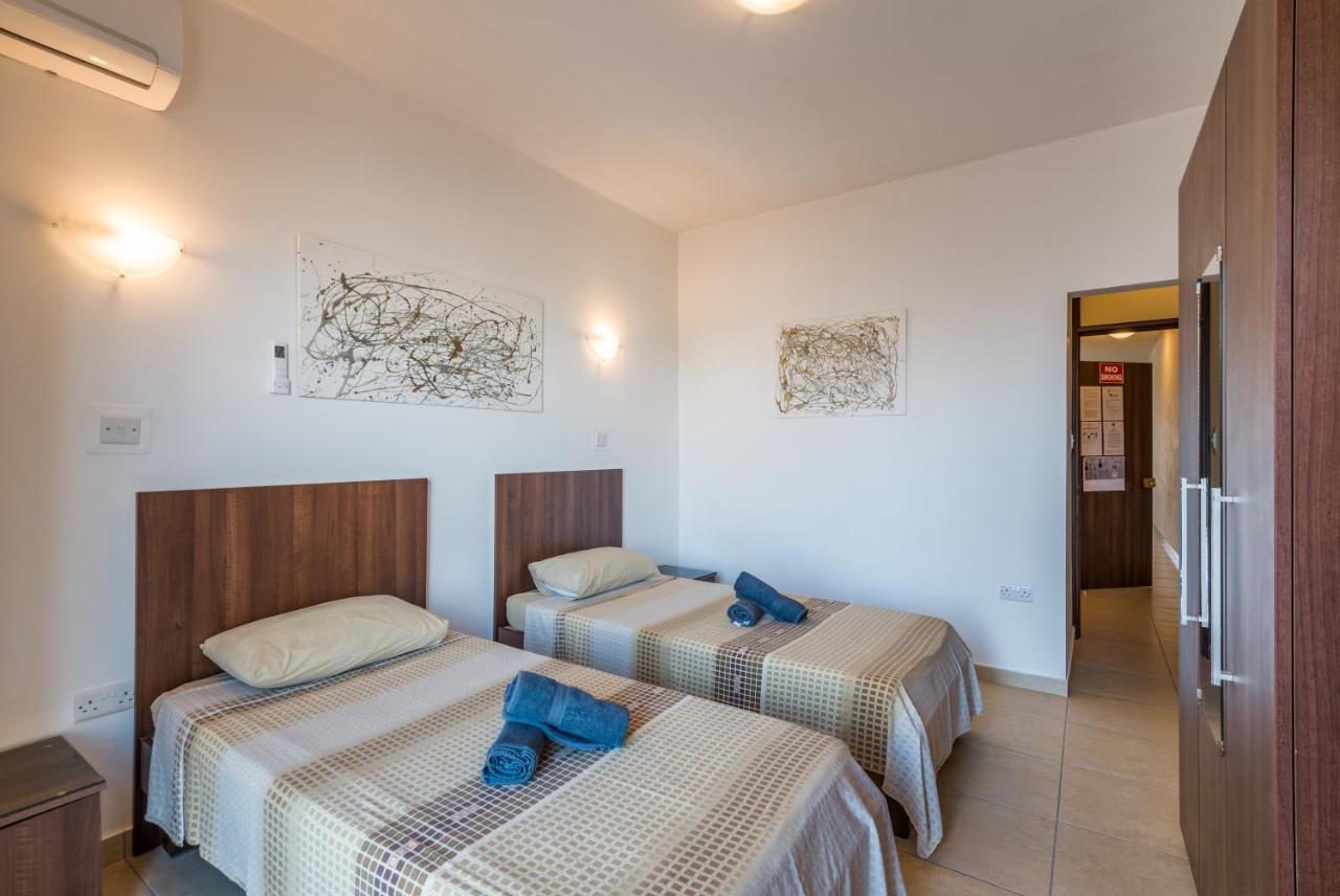 Seashells 2 Bedroom Apartments With Terrace, Just Off The Bugibba Promenade - By Getwaysmalta St. Paul's Bay Exterior photo